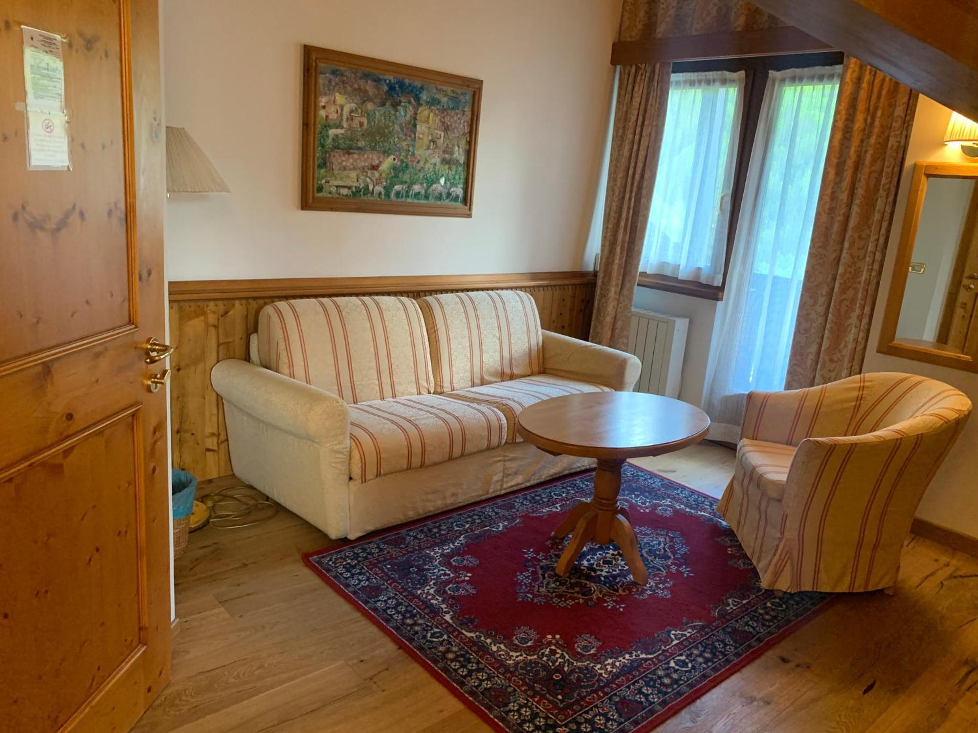 Hotel Lorenzetti 마돈나 디 캄필리오 외부 사진