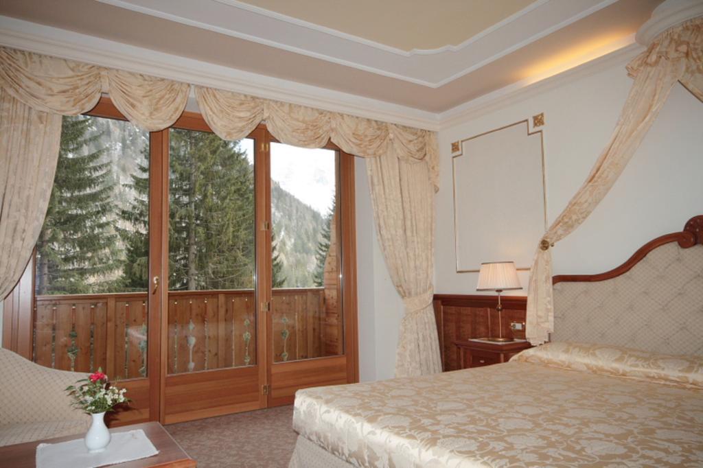 Hotel Lorenzetti 마돈나 디 캄필리오 외부 사진