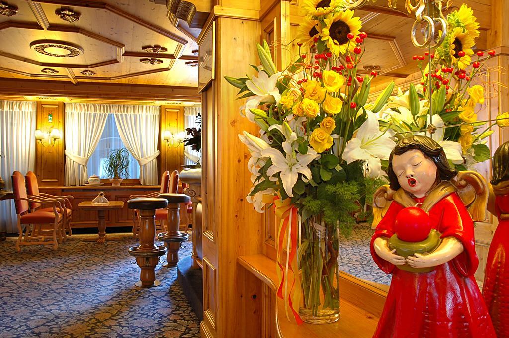 Hotel Lorenzetti 마돈나 디 캄필리오 외부 사진