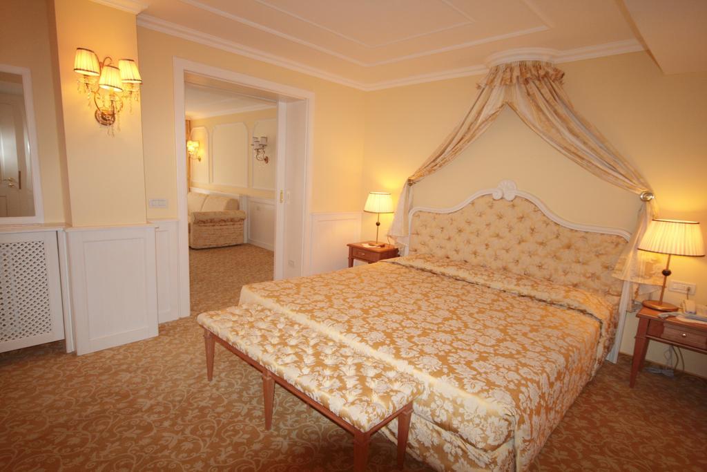 Hotel Lorenzetti 마돈나 디 캄필리오 객실 사진