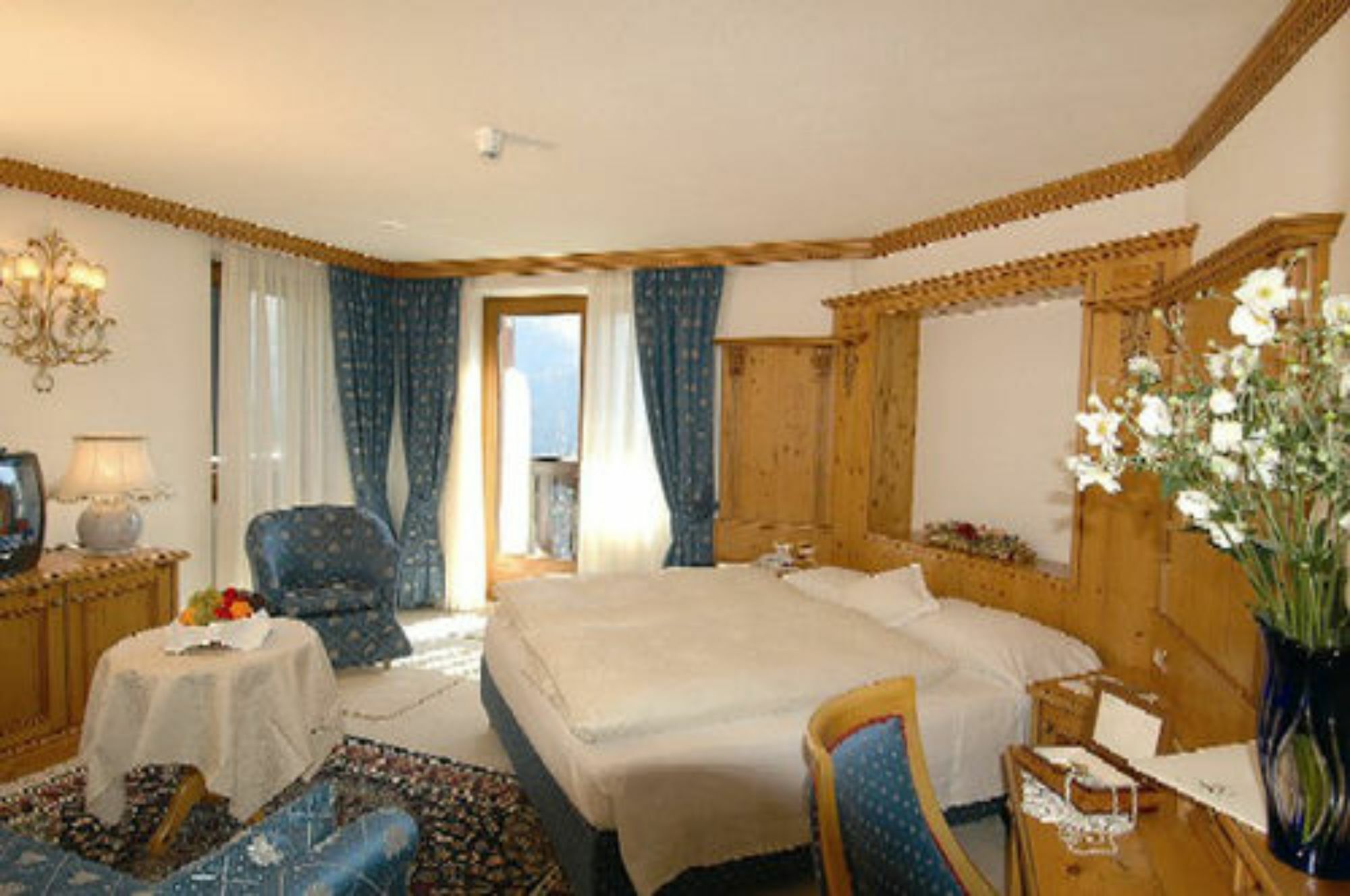 Hotel Lorenzetti 마돈나 디 캄필리오 외부 사진