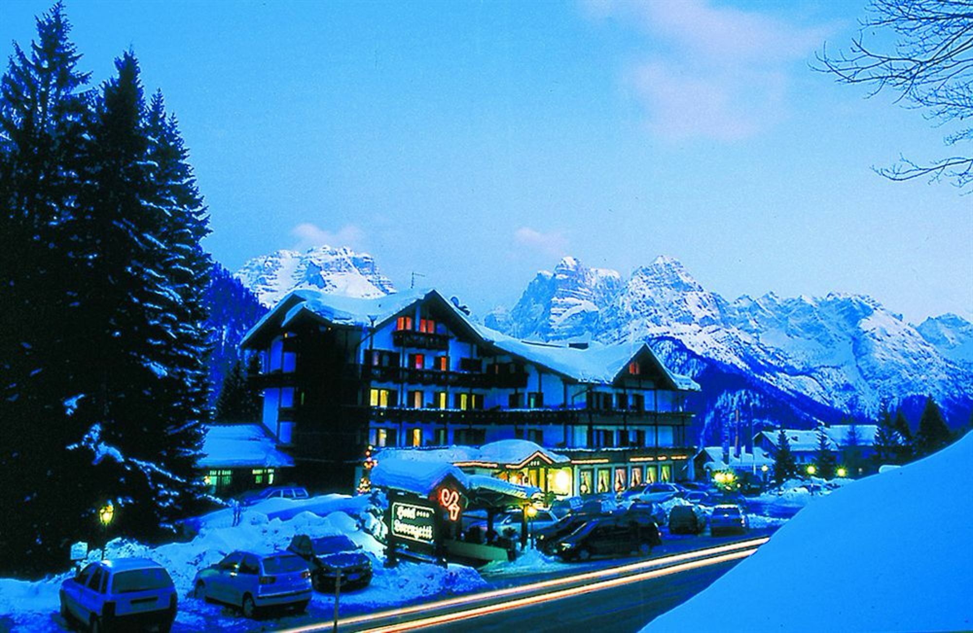 Hotel Lorenzetti 마돈나 디 캄필리오 외부 사진