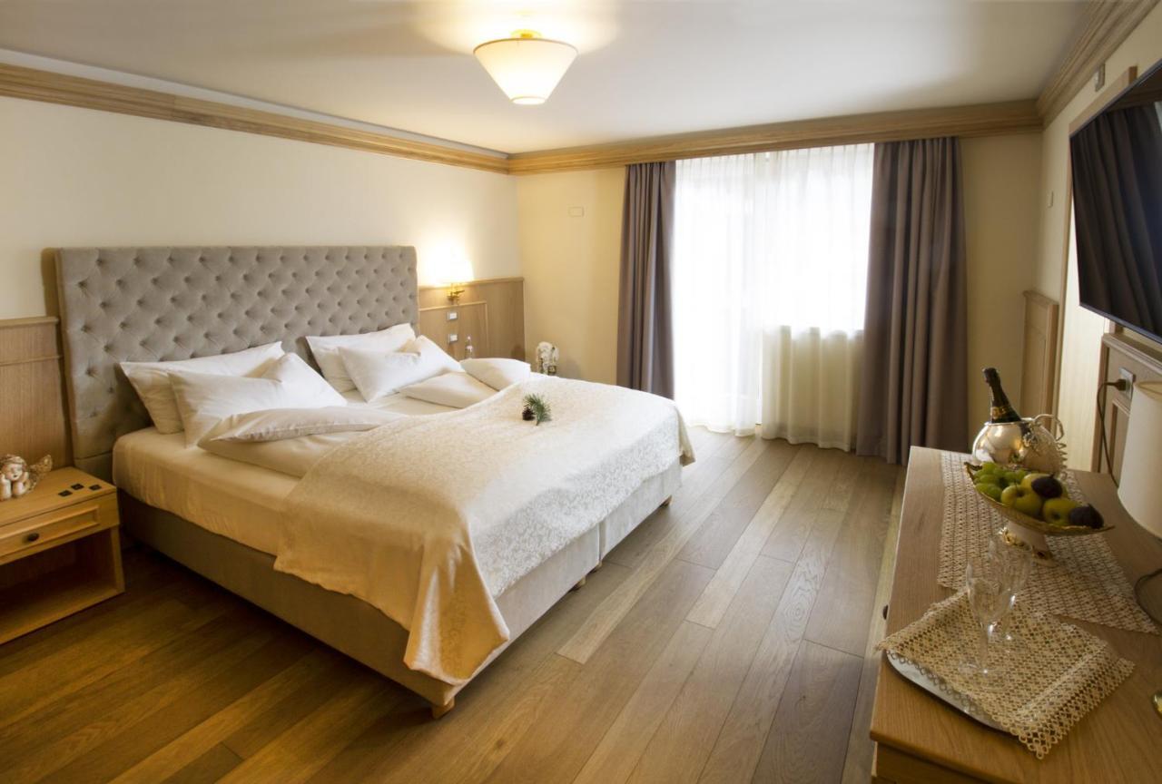 Hotel Lorenzetti 마돈나 디 캄필리오 외부 사진