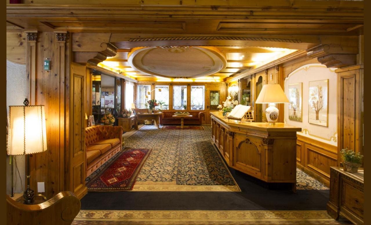 Hotel Lorenzetti 마돈나 디 캄필리오 외부 사진
