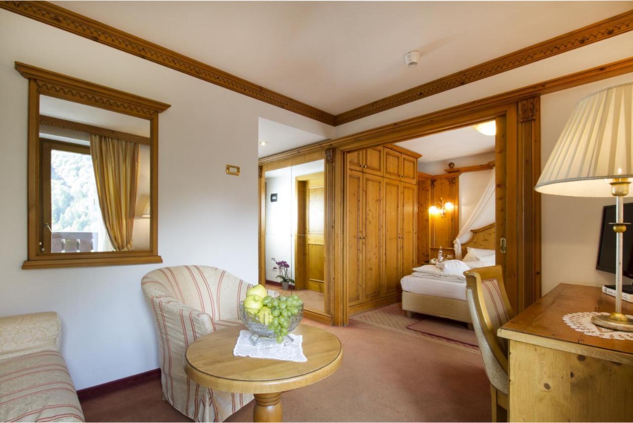 Hotel Lorenzetti 마돈나 디 캄필리오 외부 사진