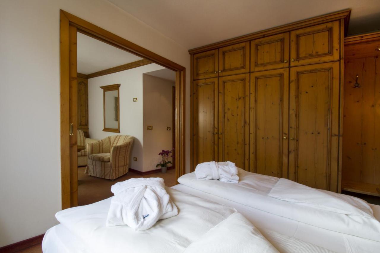 Hotel Lorenzetti 마돈나 디 캄필리오 외부 사진